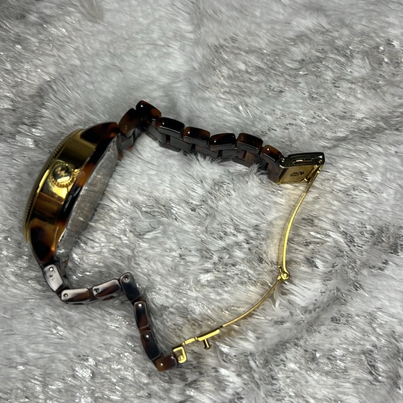Tortoise shell MK watch - Picture 3 of 6
